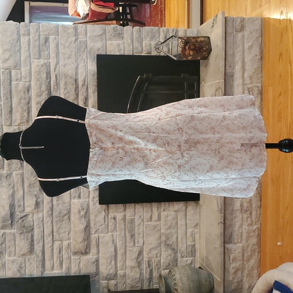 Promesa Floral Faux Wrap Dress with Buckle. Size Medium - Picture 3 of 8